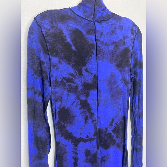 PROENZA SCHOULER
WHITE LABEL
Marble Jersey Turtleneck Dress in
Ultramari… - Picture 10 of 13